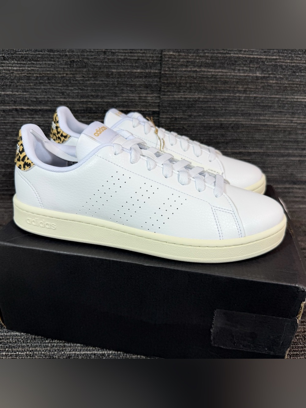 adidas Advantage Cloud White Leather Sneakers Leopard Heel Women’s 9.5 New